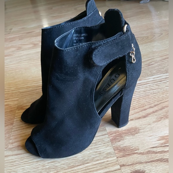 Guess women’s black peep toe heels size 7 - Picture 2 of 9